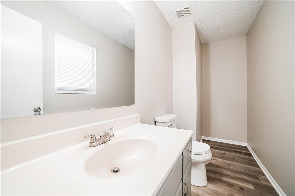 806 Southeast 19th Street Oak Grove, MO 64075 - Photo 8 of 17