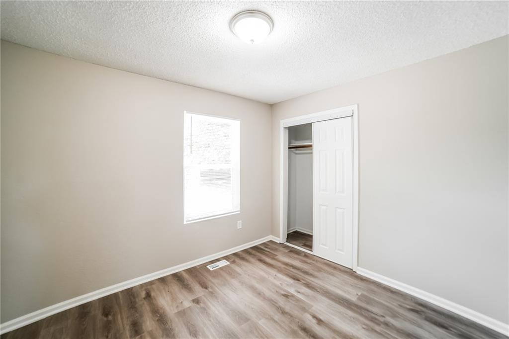 806 Southeast 19th Street Oak Grove, MO 64075 - Photo 9 of 17