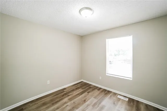 $1,565 | 806 Southeast 19th Street, Oak Grove, MO 64075