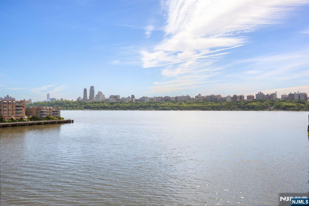 345 The Promenade Edgewater, NJ 07020 - Photo 2 of 16