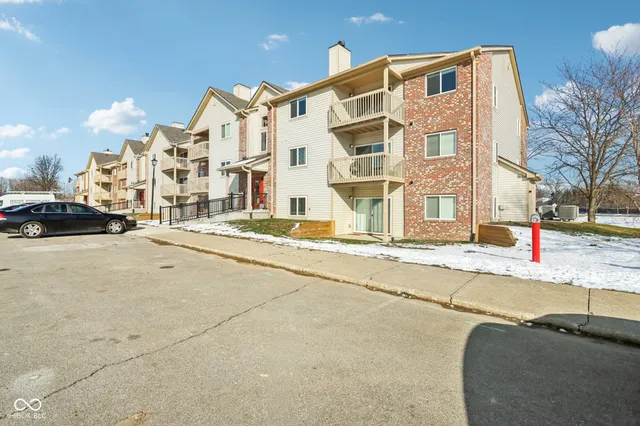 $279,900 | 12515 Timber Creek Drive, Unit 11, Carmel, IN 46032