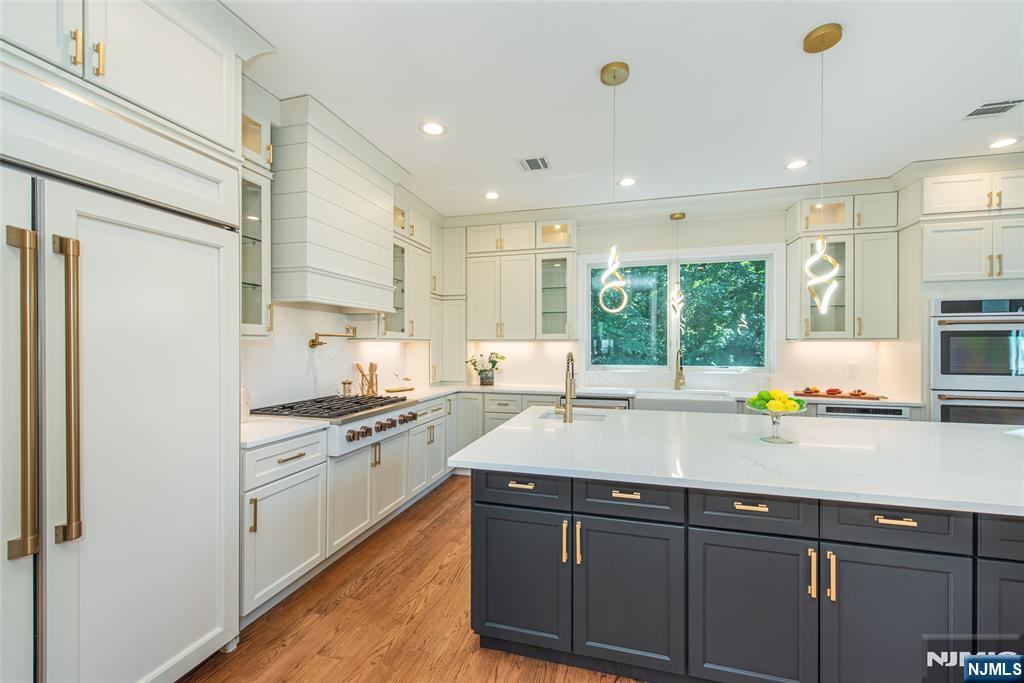 778 Wynetta Place Paramus, NJ 07652 - Photo 10 of 44 Gallery Image 10