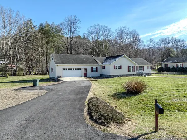 $369,900 | 172 Eden Acrs Drive, Andrews, NC 28901