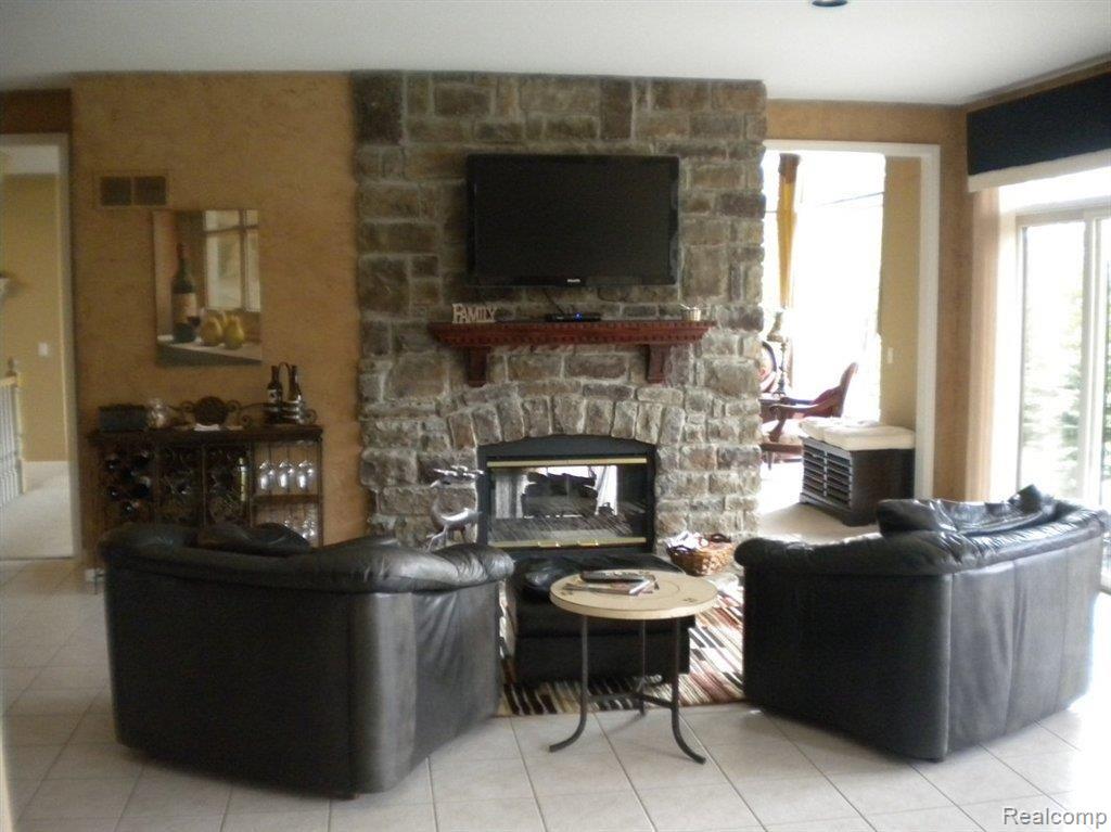 5752 Kirkridge Trail Rochester, MI 48306 - Photo 5 of 24 COZY STONE HEARTH.JPG