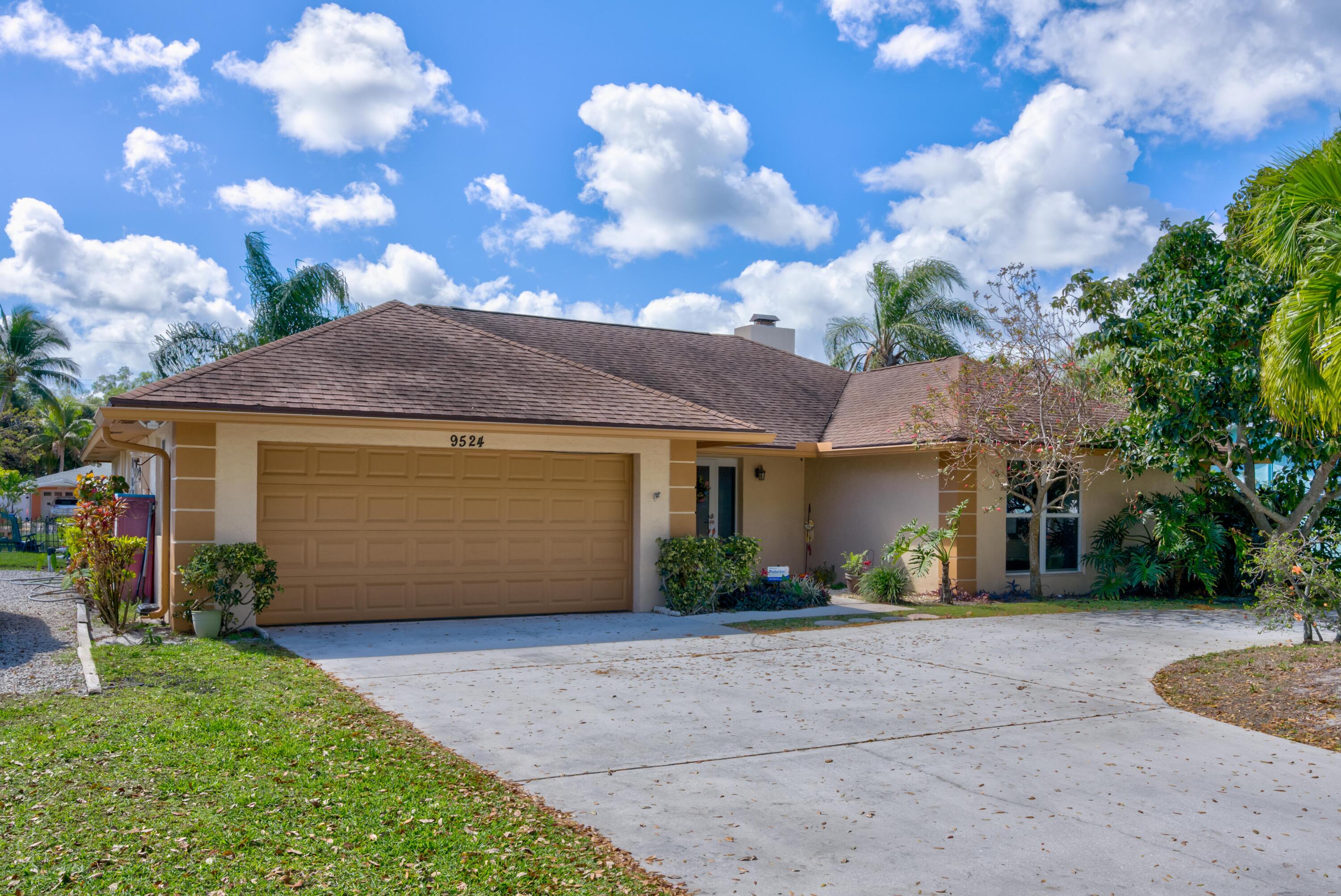 9524 Southeast Cove Point Street Jupiter, FL 33469 - Photo 3 of 58 Front elevation