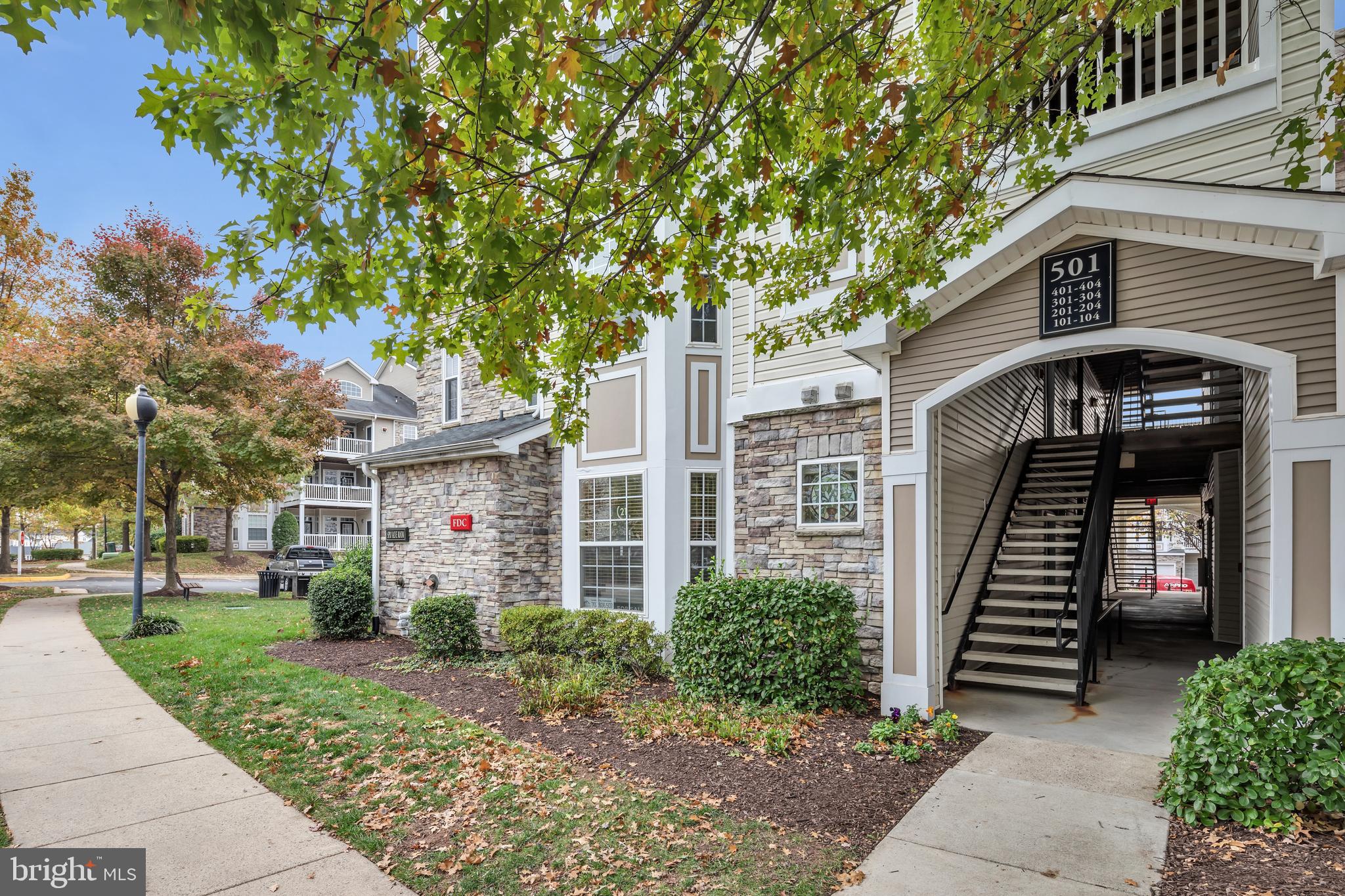 501 Sunset View Terrace Southeast, Unit 101 Leesburg, VA 20175 - Photo 3 of 31 Main level entrance...no stairs to navigate