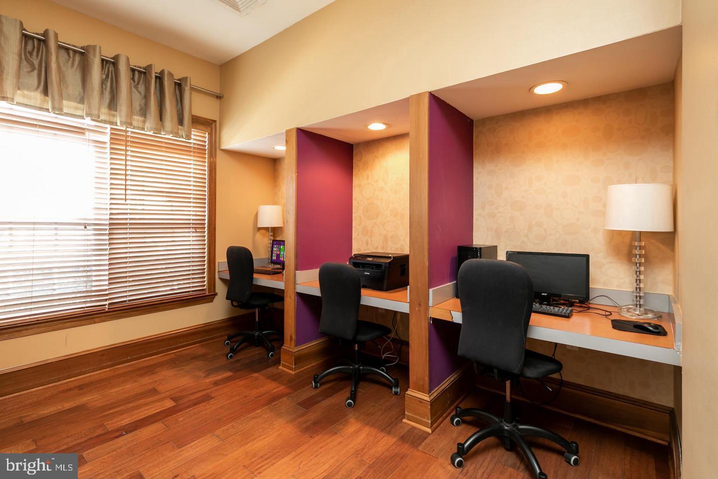 501 Sunset View Terrace Southeast, Unit 101 Leesburg, VA 20175 - Photo 26 of 31 Business center