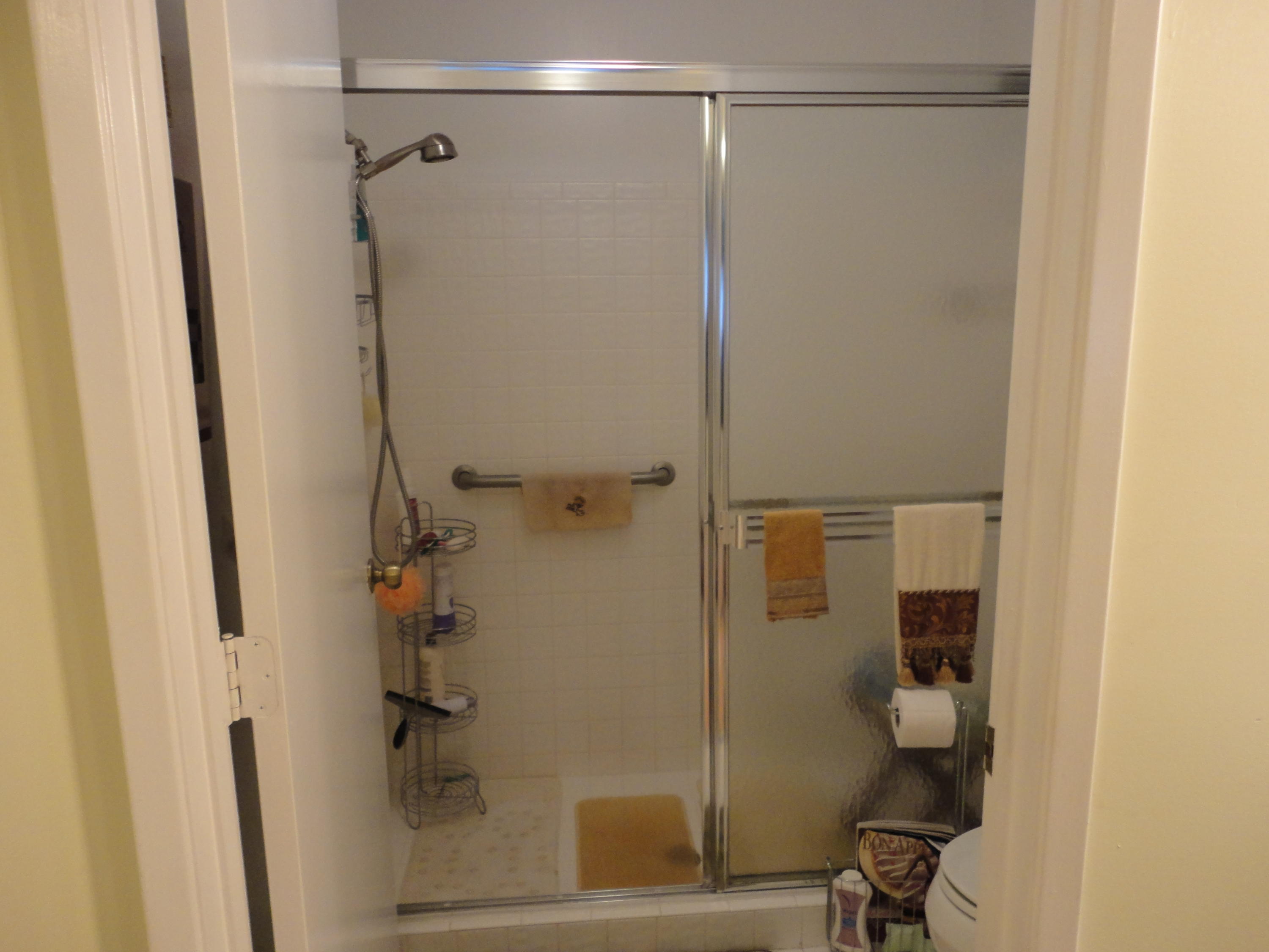 8133 Springtree Road, Unit C Boca Raton, FL 33496 - Photo 20 of 35 Master Bathroom