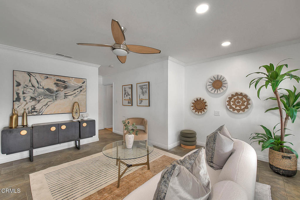 2569 Allen Avenue Altadena, CA 91001 - Photo 11 of 17 Family Room 2