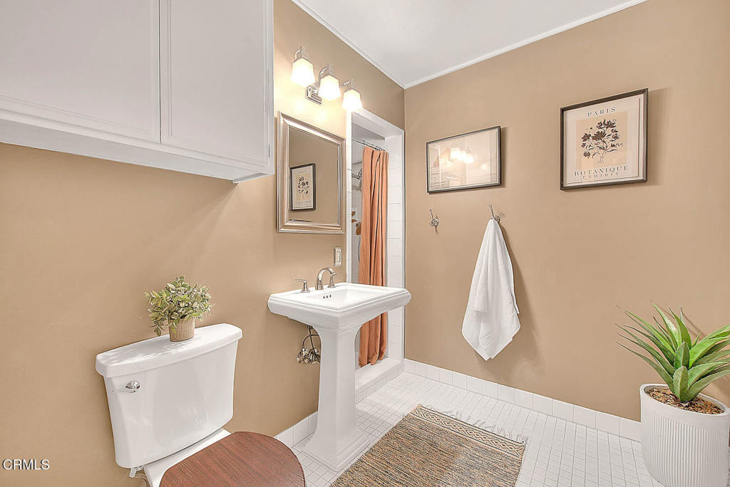 2569 Allen Avenue Altadena, CA 91001 - Photo 14 of 17 Bathroom 2