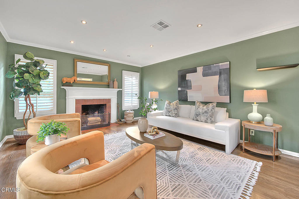 2569 Allen Avenue Altadena, CA 91001 - Photo 3 of 17 Living Room 2