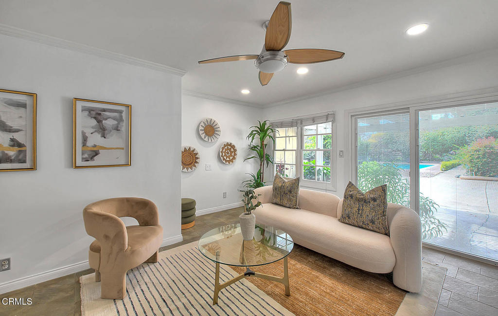 2569 Allen Avenue Altadena, CA 91001 - Photo 10 of 17 Family Room