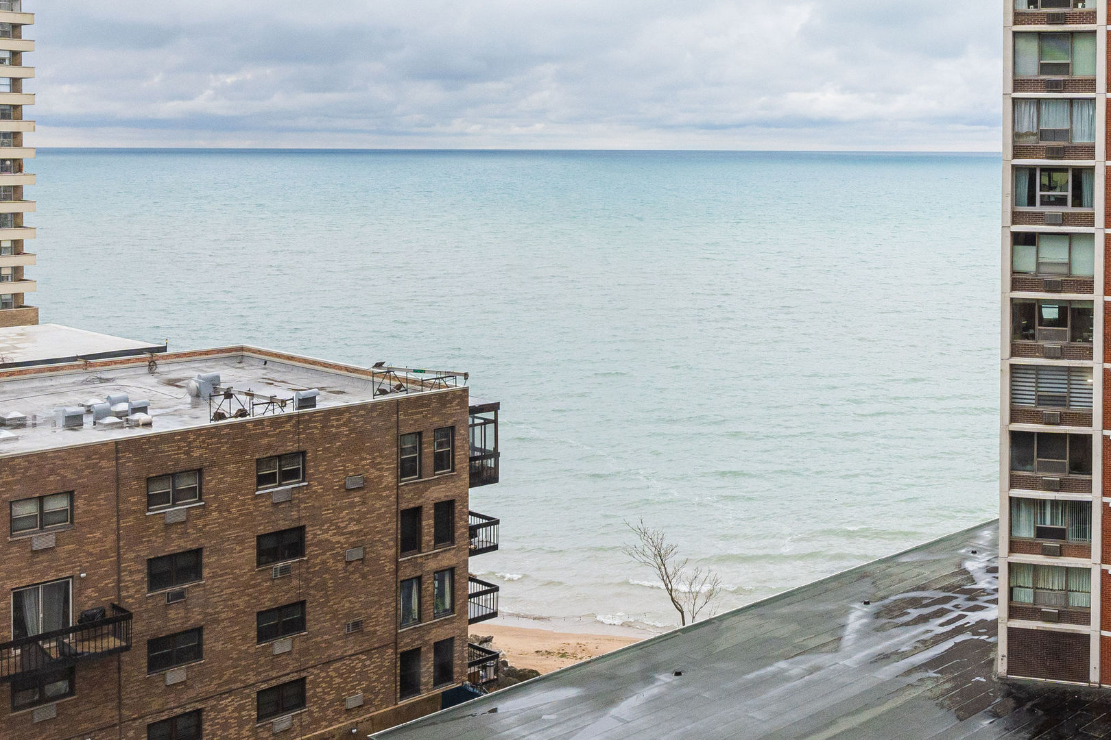 6101 North Sheridan Road, Unit 8G Chicago, IL 60660 - Photo 12 of 15 a view of staircase