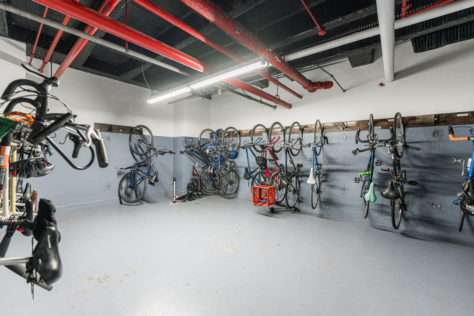 6101 North Sheridan Road, Unit 8G Chicago, IL 60660 - Photo 15 of 15 a view of a room with gym equipment
