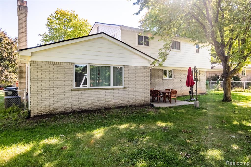 2180 Avoncrest Drive Rochester Hills, MI 48309 - Photo 2 of 46