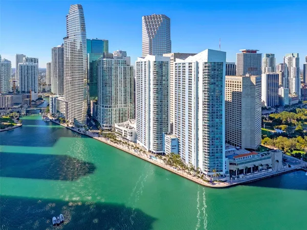 $905,000 | 325 South Biscayne Boulevard, Unit 3726, Miami, FL 33131