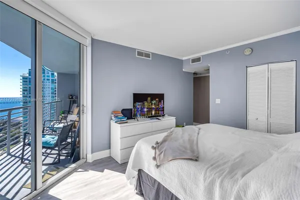 $905,000 | 325 South Biscayne Boulevard, Unit 3726, Miami, FL 33131