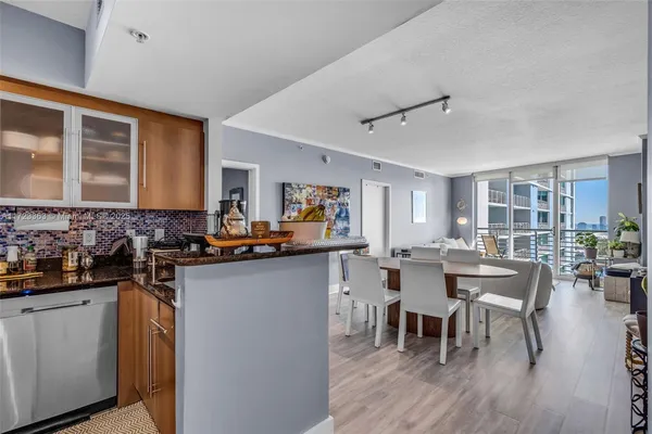 $905,000 | 325 South Biscayne Boulevard, Unit 3726, Miami, FL 33131