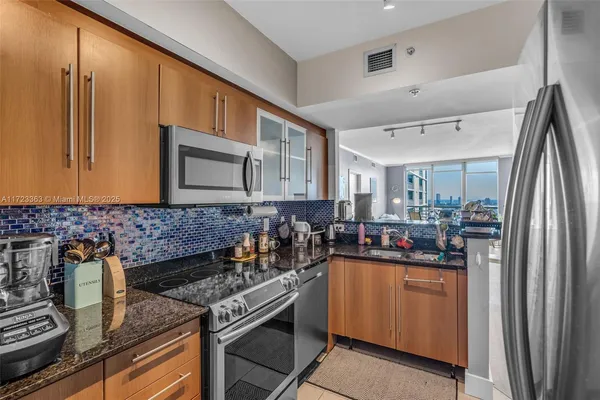 $905,000 | 325 South Biscayne Boulevard, Unit 3726, Miami, FL 33131