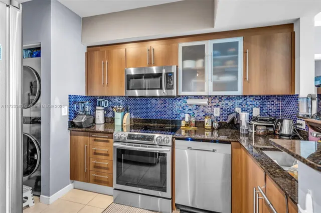 $905,000 | 325 South Biscayne Boulevard, Unit 3726, Miami, FL 33131