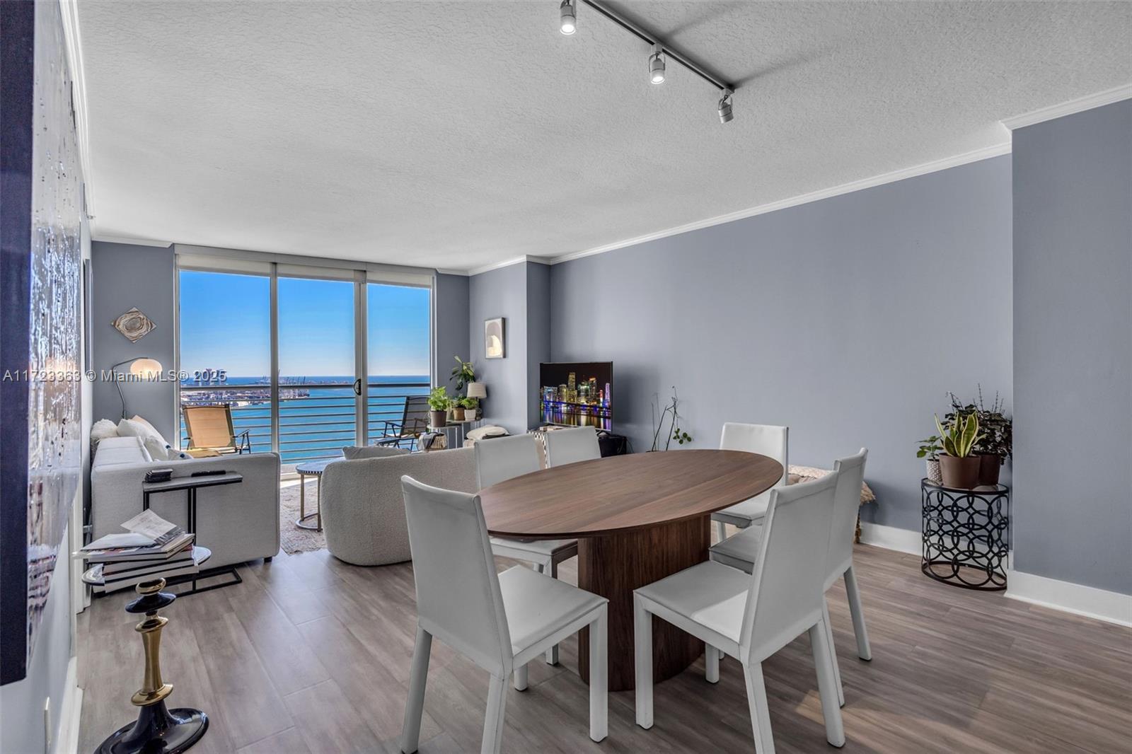 325 South Biscayne Boulevard, Unit 3726 Miami, FL 33131 - Photo 6 of 30