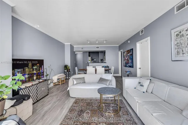 $905,000 | 325 South Biscayne Boulevard, Unit 3726, Miami, FL 33131