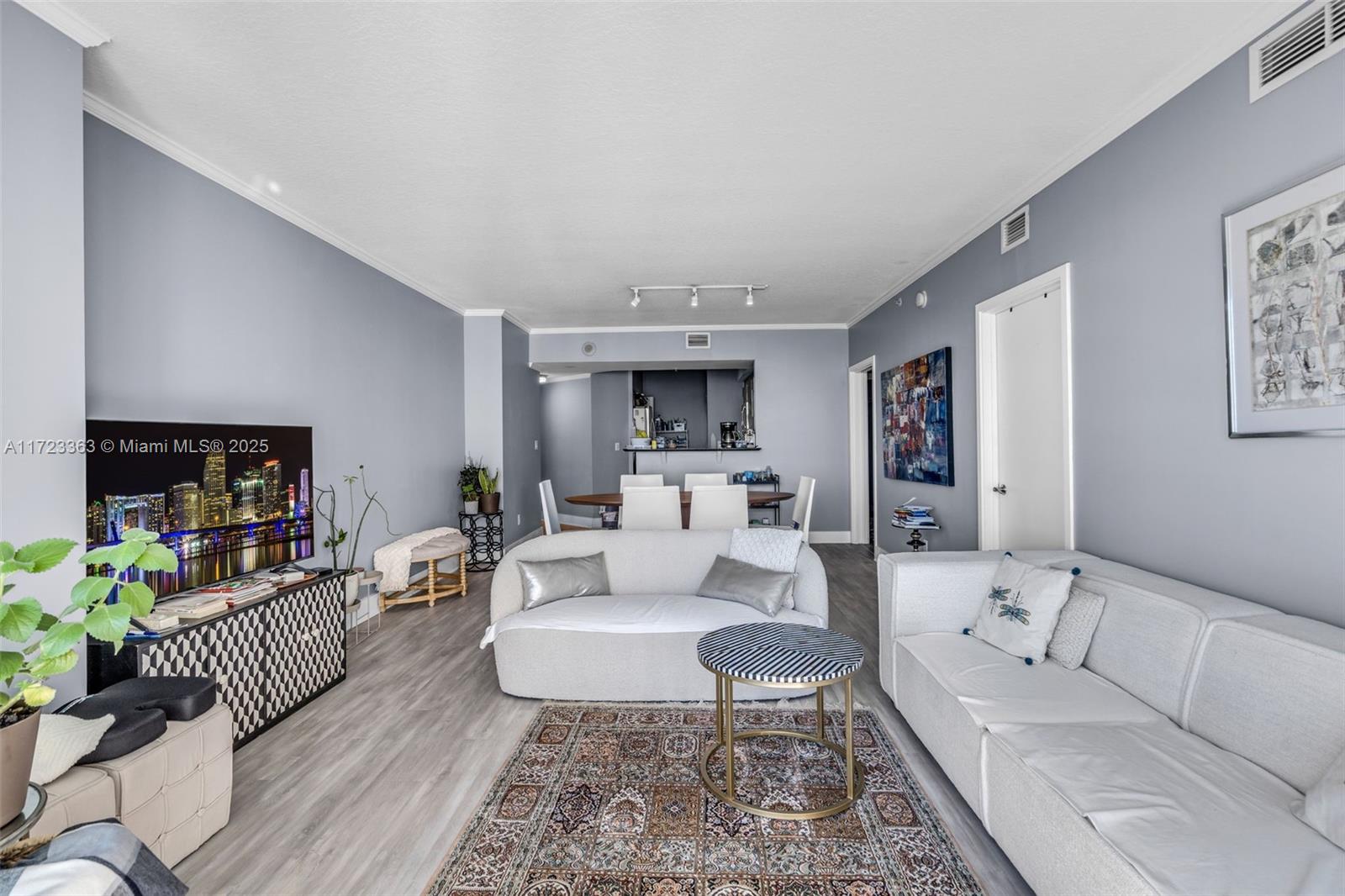 325 South Biscayne Boulevard, Unit 3726 Miami, FL 33131 - Photo 8 of 30