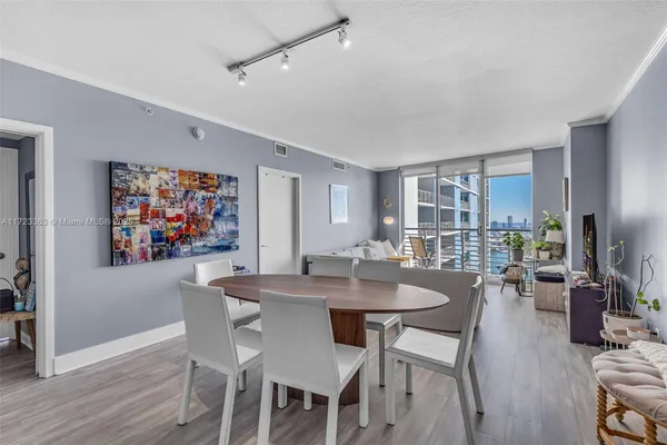 $905,000 | 325 South Biscayne Boulevard, Unit 3726, Miami, FL 33131