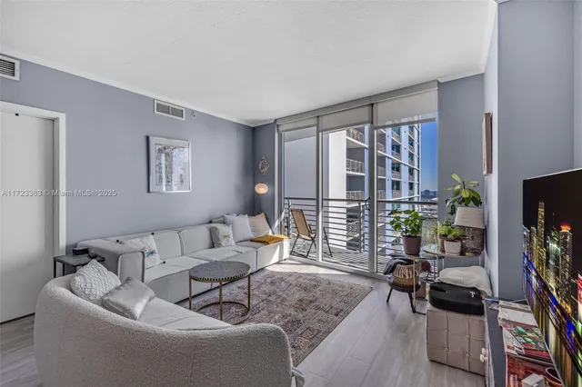 $905,000 | 325 South Biscayne Boulevard, Unit 3726, Miami, FL 33131