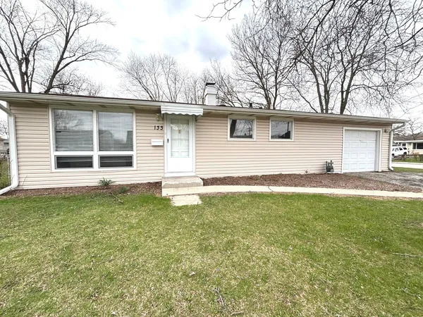 $279,000 | 133 Golfview Lane, Carpentersville, IL 60110