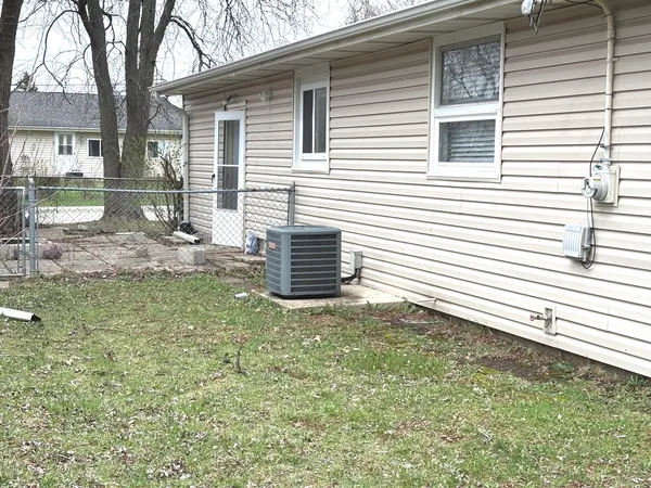 $279,000 | 133 Golfview Lane, Carpentersville, IL 60110