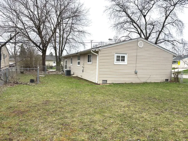 $279,000 | 133 Golfview Lane, Carpentersville, IL 60110