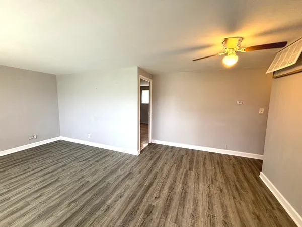 $279,000 | 133 Golfview Lane, Carpentersville, IL 60110