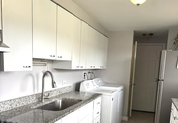 $279,000 | 133 Golfview Lane, Carpentersville, IL 60110