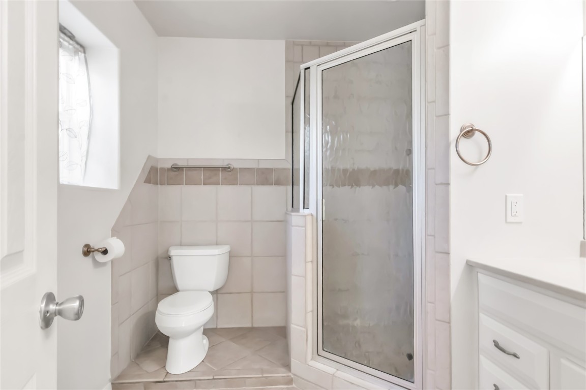 1004 22 Hills Road Gause, TX 77857 - Photo 16 of 40 a bathroom with a toilet and a shower