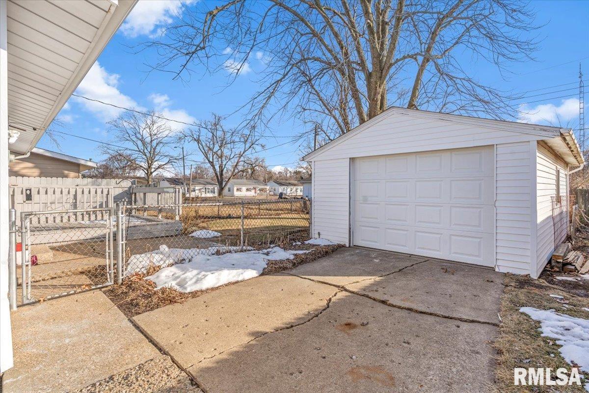 2272 East Black Avenue Springfield, IL 62702 - Photo 12 of 15