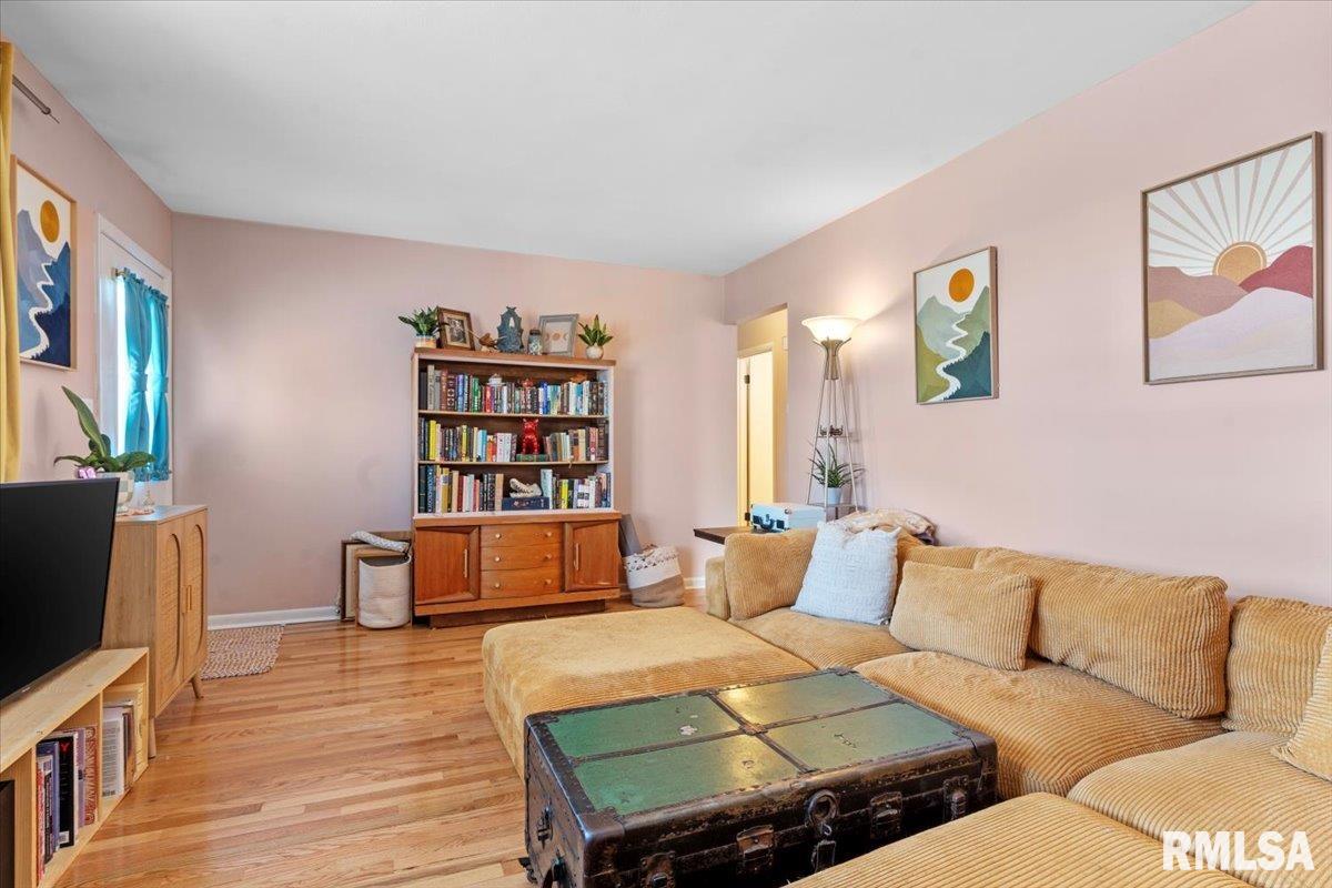 2272 East Black Avenue Springfield, IL 62702 - Photo 3 of 15