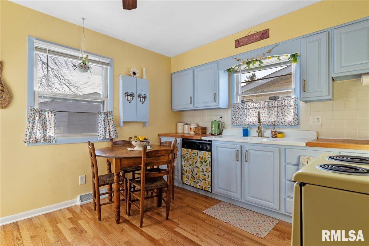 2272 East Black Avenue Springfield, IL 62702 - Photo 4 of 15