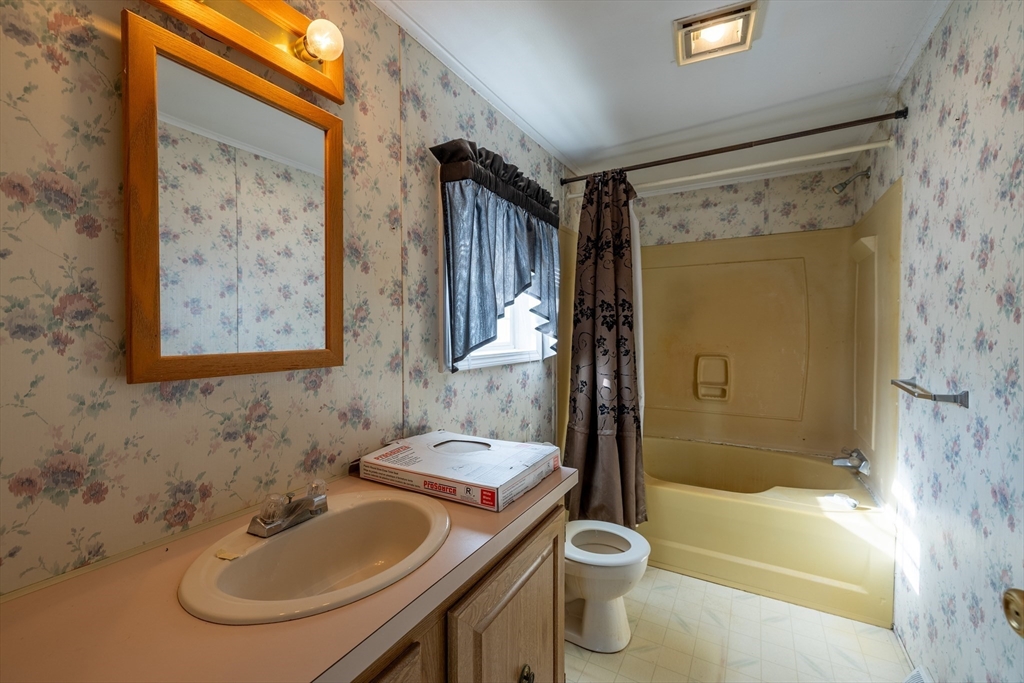 21 Fox Run Brookfield, MA 01506 - Photo 14 of 26