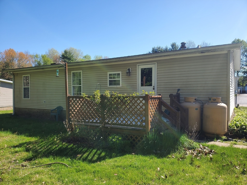 21 Fox Run Brookfield, MA 01506 - Photo 2 of 26
