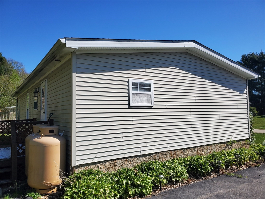 21 Fox Run Brookfield, MA 01506 - Photo 3 of 26
