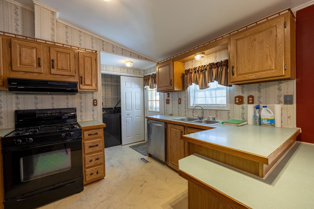 21 Fox Run Brookfield, MA 01506 - Photo 6 of 26