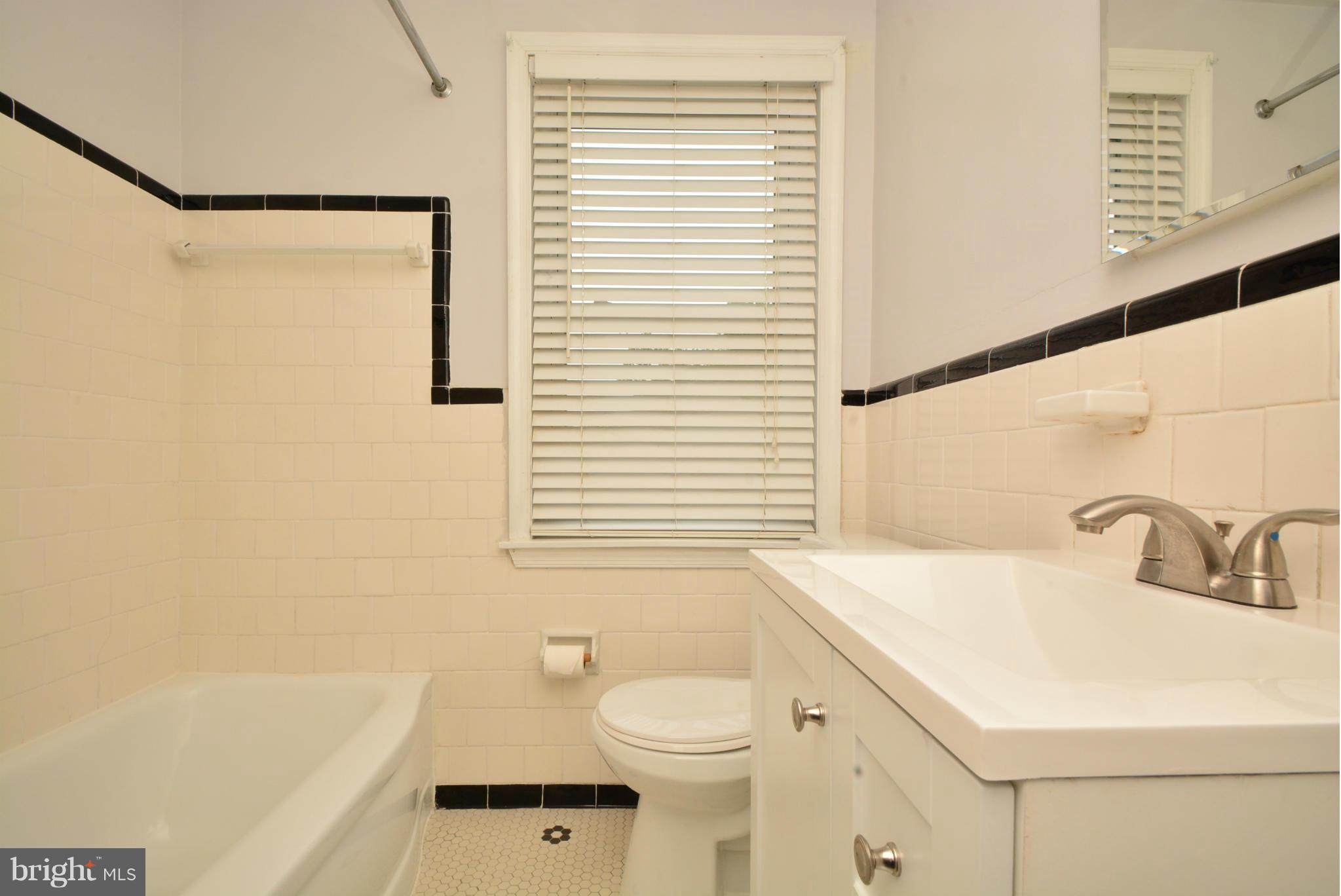27 Cardinal Road Baltimore, MD 21221 - Photo 11 of 17 Bath