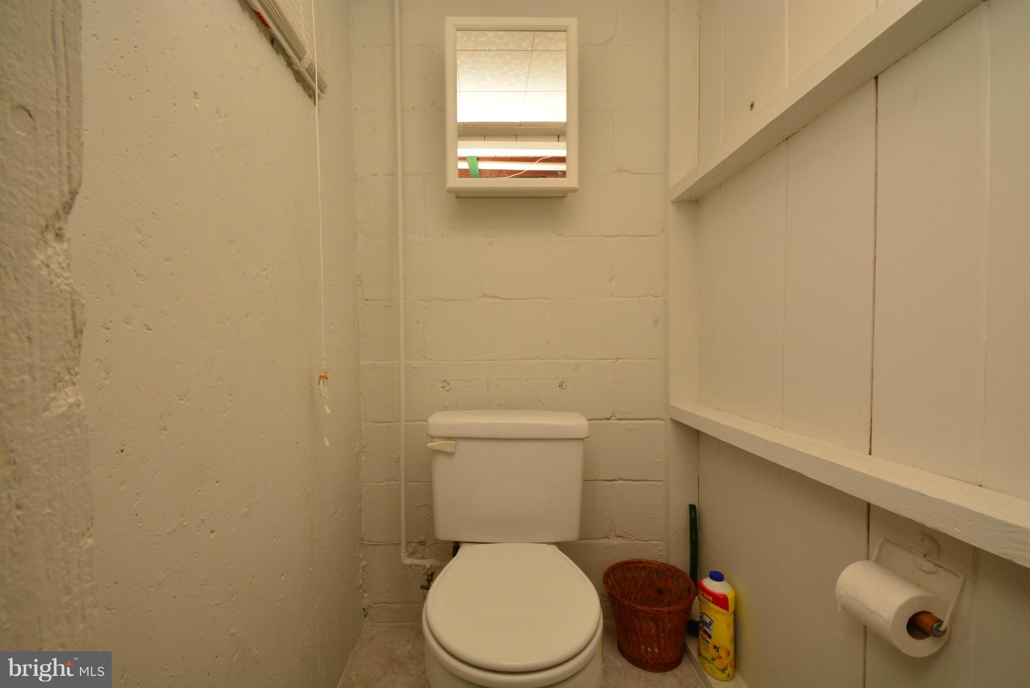 27 Cardinal Road Baltimore, MD 21221 - Photo 15 of 17 Bath (Master)
