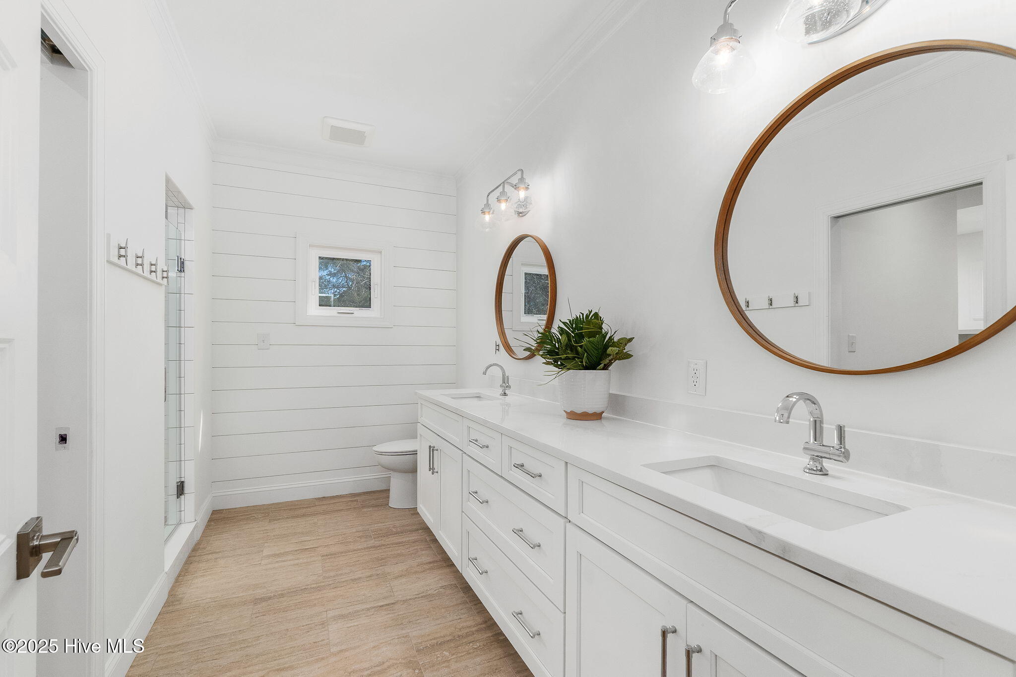 107 Live Oak Road Newport, NC 28570 - Photo 27 of 68 First floor primary suite