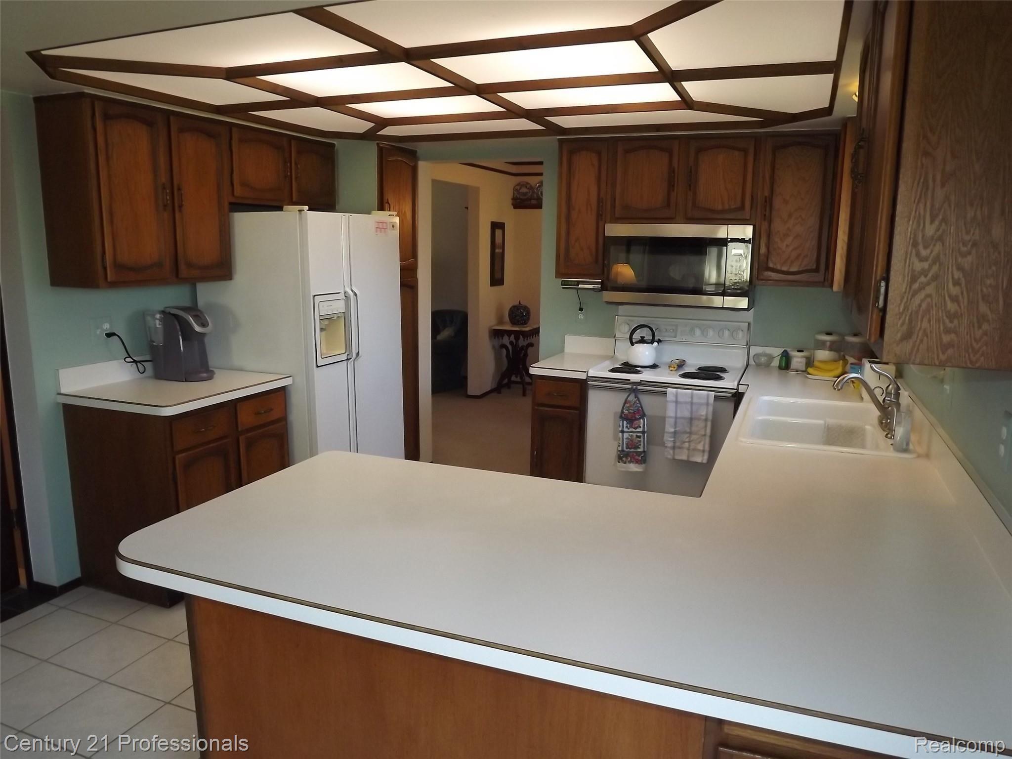 809 Hampton Circle Rochester, MI 48307 - Photo 6 of 22 Kitchen