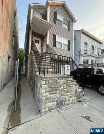 $1,800 | 108 4th Avenue, Unit 1, Paterson, NJ 07524