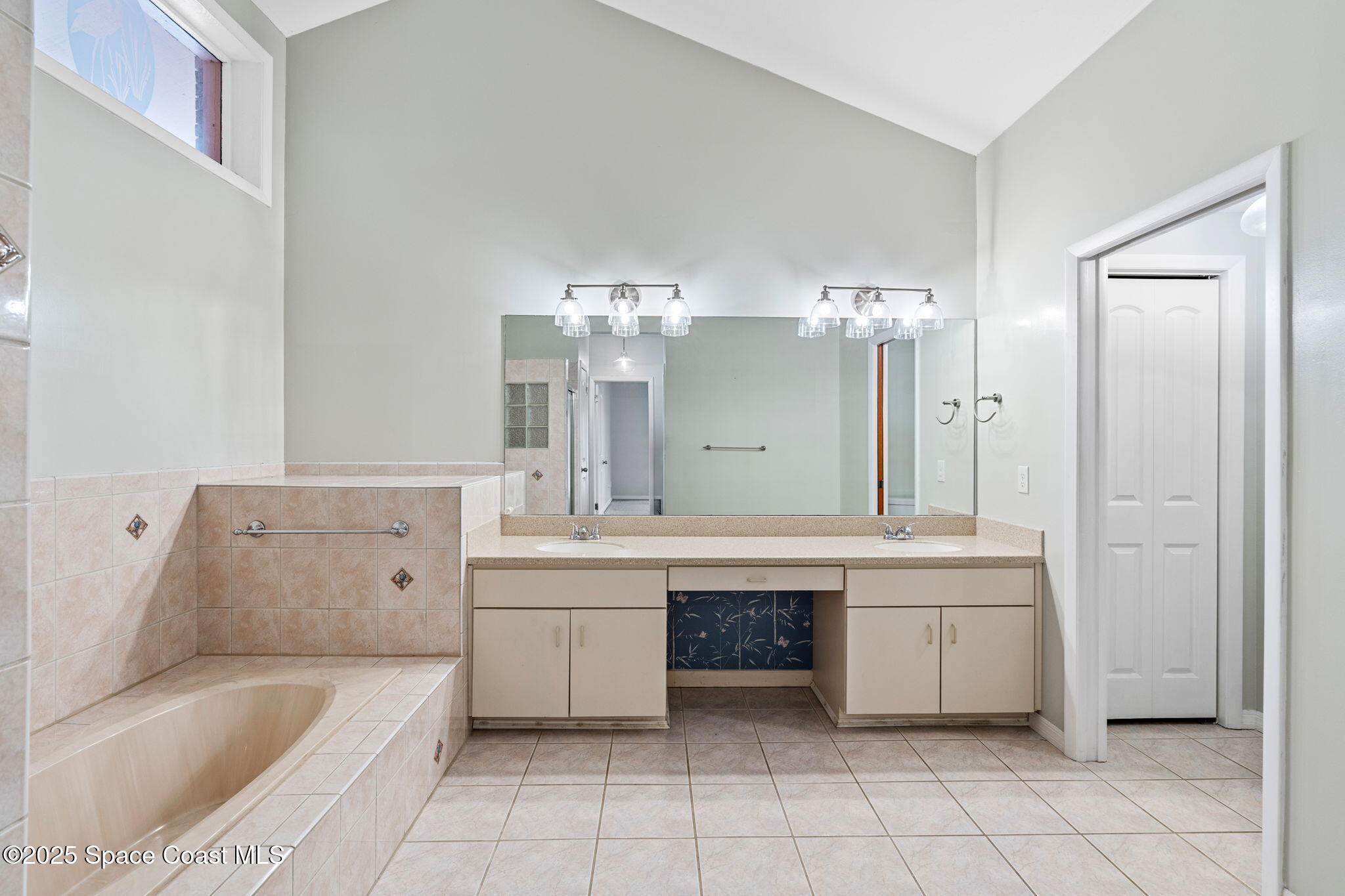 3700 Red Duck Place Melbourne, FL 32934 - Photo 31 of 47 Huge owner's suite bathroom