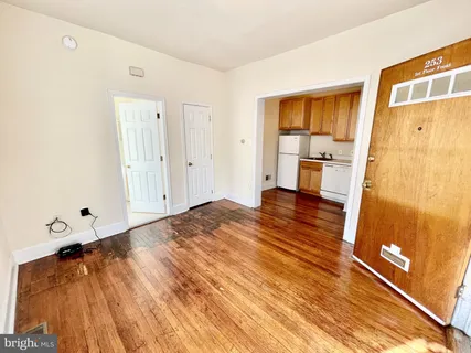 $1,250 | 253 Hansberry Street, Unit 1F, Philadelphia, PA 19144