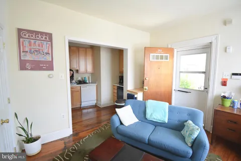 $1,250 | 253 Hansberry Street, Unit 1F, Philadelphia, PA 19144